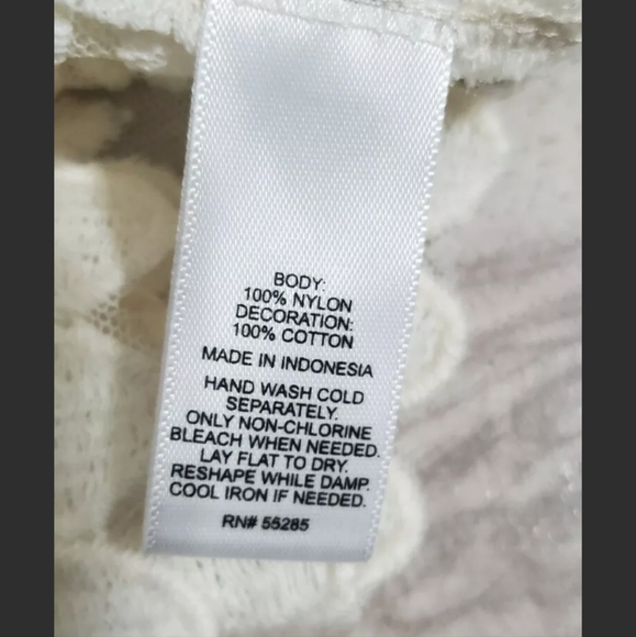 EXPRESS sheer Women's Open Knit top Ivory Crochet Size Small floral - Picture 6 of 8